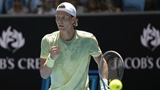 Tomá Berdych se raduje bhem osmifinále Australian Open.