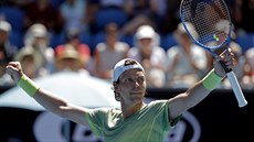 Tomá Berdych slaví postup do tvrtfinále Australian Open.