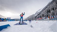 Martin Fourcade na střelnici v hromadném závodu v Anterselvě. Martin Fourcade na střelnici v hromadném závodu v Anterselvě.
