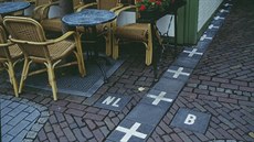 Nizozemsko-belgická hranice spojuje města Baarle-Nassau a Baarle-Hertog. Nizozemsko-belgická hranice spojuje města Baarle-Nassau a Baarle-Hertog.