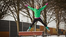 Trenérka Pavla Maříková při cvičení na sněhu Trenérka Pavla Maříková při cvičení na sněhu