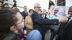 Jiří Drahoš s manželkou Evou odvolili v pražských Lysolajích. (26. ledna 2018) Jiří Drahoš s manželkou Evou odvolili v pražských Lysolajích. (26. ledna 2018)