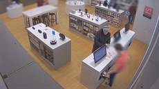 Neznámý muž zmátl prodavače a sebral mu tisíce Neznámý muž zmátl prodavače a sebral mu tisíce