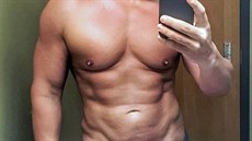 Za půl roku nejen shodil 37 kilogramů, ale hlavně vyměnil tuk za svaly. Za půl roku nejen shodil 37 kilogramů, ale hlavně vyměnil tuk za svaly.