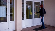 Redaktorka MF DNES se zkouší dostat do Základní školy L. Kuby v Českých... Redaktorka MF DNES se zkouší dostat do Základní školy L. Kuby v Českých...
