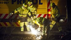 Dělníci v noci z 24. na 25. ledna odstranili poslední následky hromadné nehody,... Dělníci v noci z 24. na 25. ledna odstranili poslední následky hromadné nehody,...
