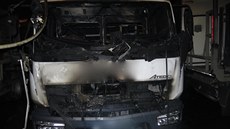 V olomoucké parkovací hale začalo hořet jedno ze zaparkovaných aut, žár a kouř... V olomoucké parkovací hale začalo hořet jedno ze zaparkovaných aut, žár a kouř...