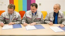 Předsedové odborových organizací působících v TPCA (zleva) Ivo Navalaný, Petr... Předsedové odborových organizací působících v TPCA (zleva) Ivo Navalaný, Petr...