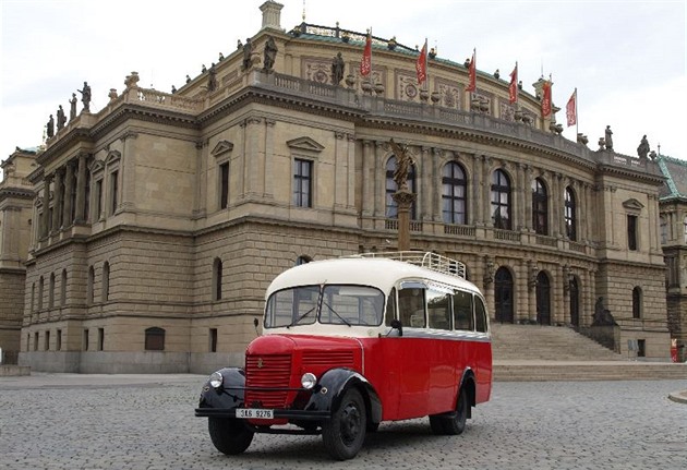 Autobus Praga RND 1945 bude jeden den jezdit na lince 51 praským Podskalím.