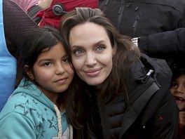 Angelina Jolie v lednu navtívila syrský uprchlický tábor v jordánském Mafraku...