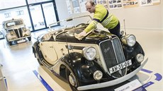Muzeum karosářství ve Vysokém Mýtě. Ředitel tamního Regionálního muzea Jiří... Muzeum karosářství ve Vysokém Mýtě. Ředitel tamního Regionálního muzea Jiří...