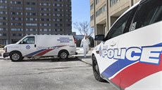 Kanadští forenzní experti v Torontu prohledávají jednu z budov, ve kterých se... Kanadští forenzní experti v Torontu prohledávají jednu z budov, ve kterých se...