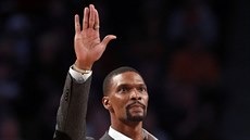 Chris Bosh zdraví fanoušky při návštěvě své univerzity Georgia Tech. Chris Bosh zdraví fanoušky při návštěvě své univerzity Georgia Tech.