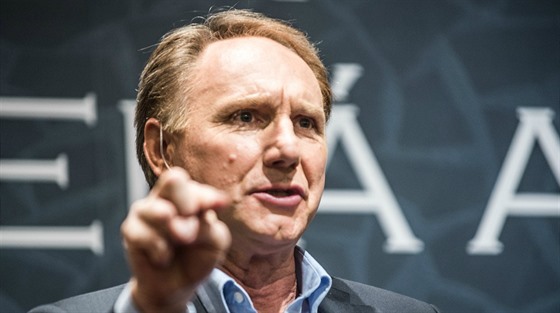 Spisovatel Dan Brown v Barcelon pi uvedení knihy Poátek