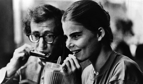 Mariel Hemingwayová s Woody Allenem ve filmu Manhattan (1979)