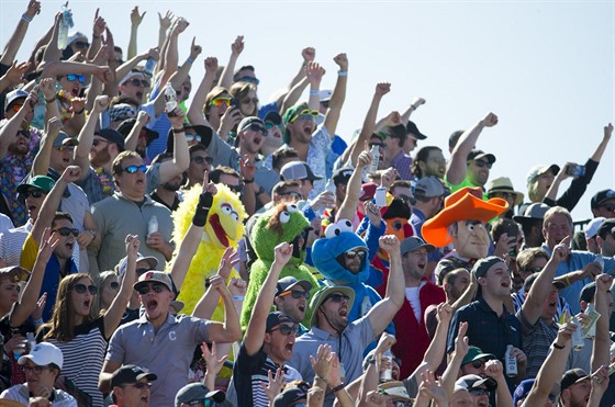 Fanouci bouí bhem golfového turnaje ve Scottsdale