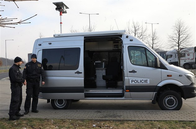 Nejmodernjí vz cizinecké policie zvaný "Schengenbus"