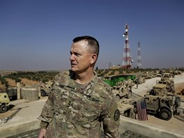 Americký generál Paul Funk v Manbidži (7. února 2018)