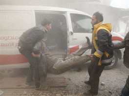 Syrský režim útočí na pozice povstalců ve východní Ghútě, Při náletech z...