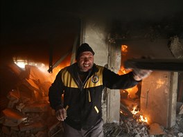 Syrský režim útočí na pozice povstalců ve východní Ghútě, Při náletech z...