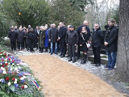 Setkn bvalch hokejist u hrobu trenra Ivana Hlinky