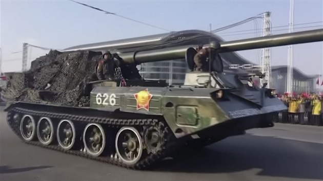 Vojensk pehldka v Pchjongjangu (7. nora 2018)