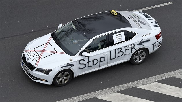 Druh den protestu taxik proti alternativnm pepravnm slubm typu Uber (9. nora 2018).
