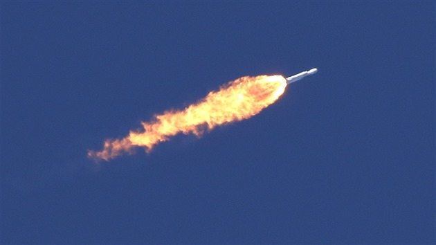 Raketa Falcon Heavy startuje na svou prvn cestu 6. 1. 2018 ve 21:45.