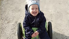 Dvouletý Zdeněk trpí spinální svalovou atrofií, při níž dochází k oslabování... Dvouletý Zdeněk trpí spinální svalovou atrofií, při níž dochází k oslabování...