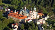 Poutní areál Chlum Svaté Maří s kostelem Nanebevzetí Panny Marie a sv. Máří... Poutní areál Chlum Svaté Maří s kostelem Nanebevzetí Panny Marie a sv. Máří...