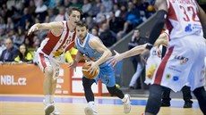 Pardubický Josef Potoček (vlevo) se snaží dohnat Jana Močnika z Olomoucka (u... Pardubický Josef Potoček (vlevo) se snaží dohnat Jana Močnika z Olomoucka (u...