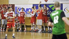 Lavička Nového Veselí slaví branku. Lavička Nového Veselí slaví branku.