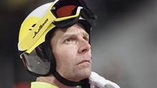 Finský skokan na lyžích Janne Ahonen během kvalifikace na středním můstku v... Finský skokan na lyžích Janne Ahonen během kvalifikace na středním můstku v...