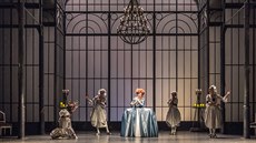 Scéna z nové inscenace Mozartovy Figarovy svatby, kterou ve Stavovském divadle...