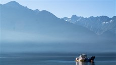 Za pěkného počasí jsou přejezdy fjordů velmi příjemným způsobem cestování. Za pěkného počasí jsou přejezdy fjordů velmi příjemným způsobem cestování.