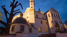 Most při vstupu do pardubického zámku brzo nahradí lávka. Most při vstupu do pardubického zámku brzo nahradí lávka.