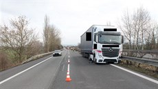 Kamion, ve kterém zkolaboval řidič, jel od Ohrazenic ve směru na Prahu. Kamion, ve kterém zkolaboval řidič, jel od Ohrazenic ve směru na Prahu.