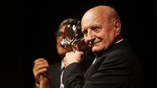 Josef Somr s cenou prezidenta karlovarského filmového festivalu Josef Somr s cenou prezidenta karlovarského filmového festivalu