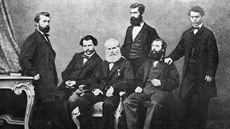Michael Thonet (na snímku uprostřed) měl početnou rodinu. V jeho práci... Michael Thonet (na snímku uprostřed) měl početnou rodinu. V jeho práci...