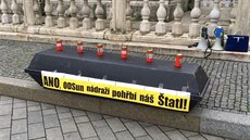 Aktivisté uspořádali smuteční pochod kvůli odsunu nádraží Aktivisté uspořádali smuteční pochod kvůli odsunu nádraží