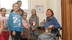V roce 1980 založila Jana Šamánková dětský folklorní soubor Sedmikvítek, který... V roce 1980 založila Jana Šamánková dětský folklorní soubor Sedmikvítek, který...