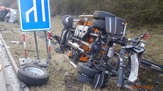 Po srážce náklaďáku s vozem silničářů na dálnici D5 u Benešovic skončila obě... Po srážce náklaďáku s vozem silničářů na dálnici D5 u Benešovic skončila obě...