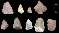 Kamenné nástroje z lokality Attirampakkam. Ležely v nánosech na břehu místní... Kamenné nástroje z lokality Attirampakkam. Ležely v nánosech na břehu místní...