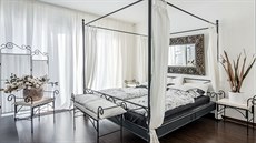 Do ložnice ve druhém patře si Lenka nad postel v romantičtějším stylu a s... Do ložnice ve druhém patře si Lenka nad postel v romantičtějším stylu a s...