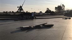 Vandalové poškodili překážky skateboardistů u bývalého Stalinova pomníku.... Vandalové poškodili překážky skateboardistů u bývalého Stalinova pomníku....