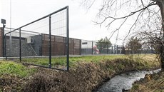 Načerno postavený plot přehradil v prostějovské místní části Domamyslice... Načerno postavený plot přehradil v prostějovské místní části Domamyslice...