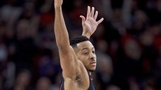 C. J. McCollum z Portlandu se raduje ze své trefy. C. J. McCollum z Portlandu se raduje ze své trefy.