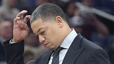 Tyronn Lue. trenér Clevelandu, promýšlí taktiku na Orlando. Tyronn Lue. trenér Clevelandu, promýšlí taktiku na Orlando.