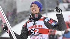Norský skokan na lyžích Johann André Forfang slaví triumf ve Willingenu. Norský skokan na lyžích Johann André Forfang slaví triumf ve Willingenu.