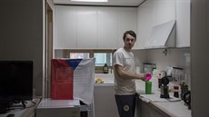 Běžec na lyžích Aleš Razým v kuchyňce v olympijské vesnici v Jižní Koreji Běžec na lyžích Aleš Razým v kuchyňce v olympijské vesnici v Jižní Koreji